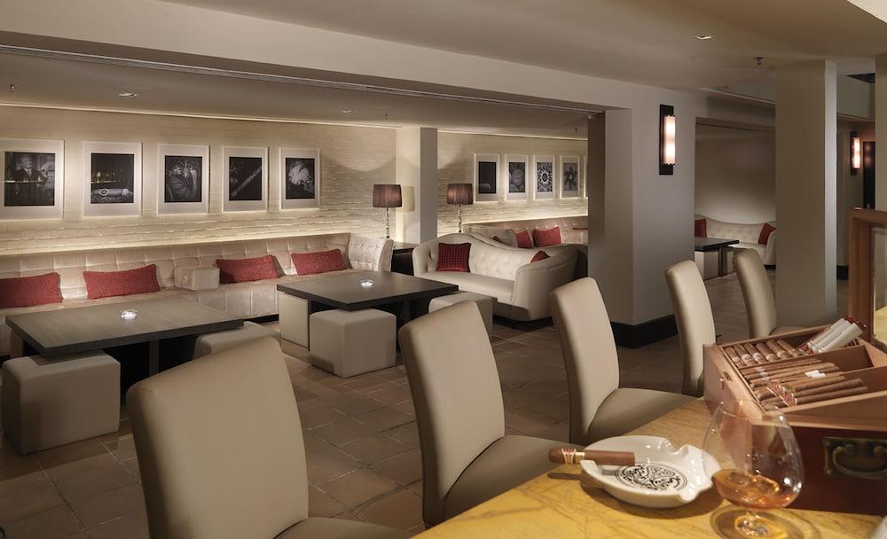 Micasa All Suites Hotel Куала Лумпур Екстериор снимка The interior of the lounge